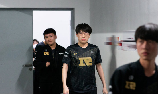 是由巴西队 是由巴西队